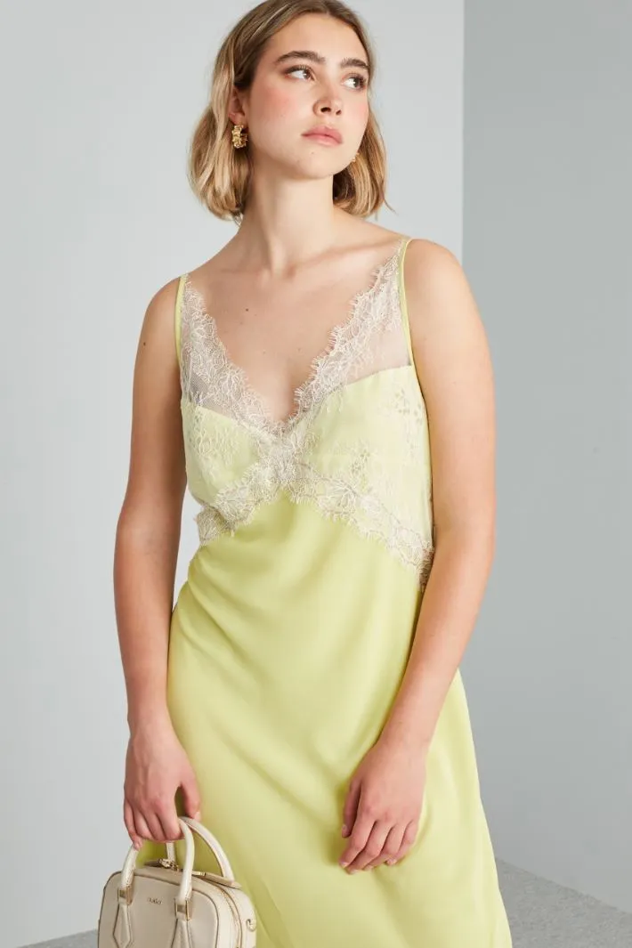 Abito in georgette e pizzo