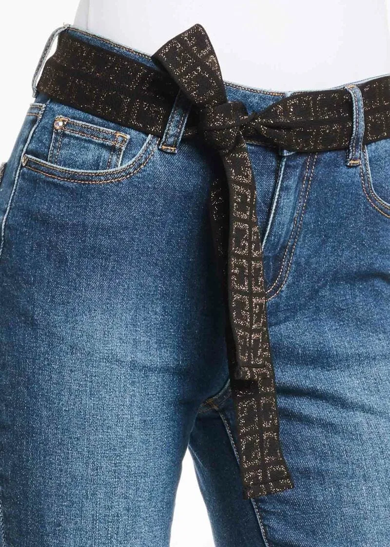 Jeans con orlo a taglio vivo